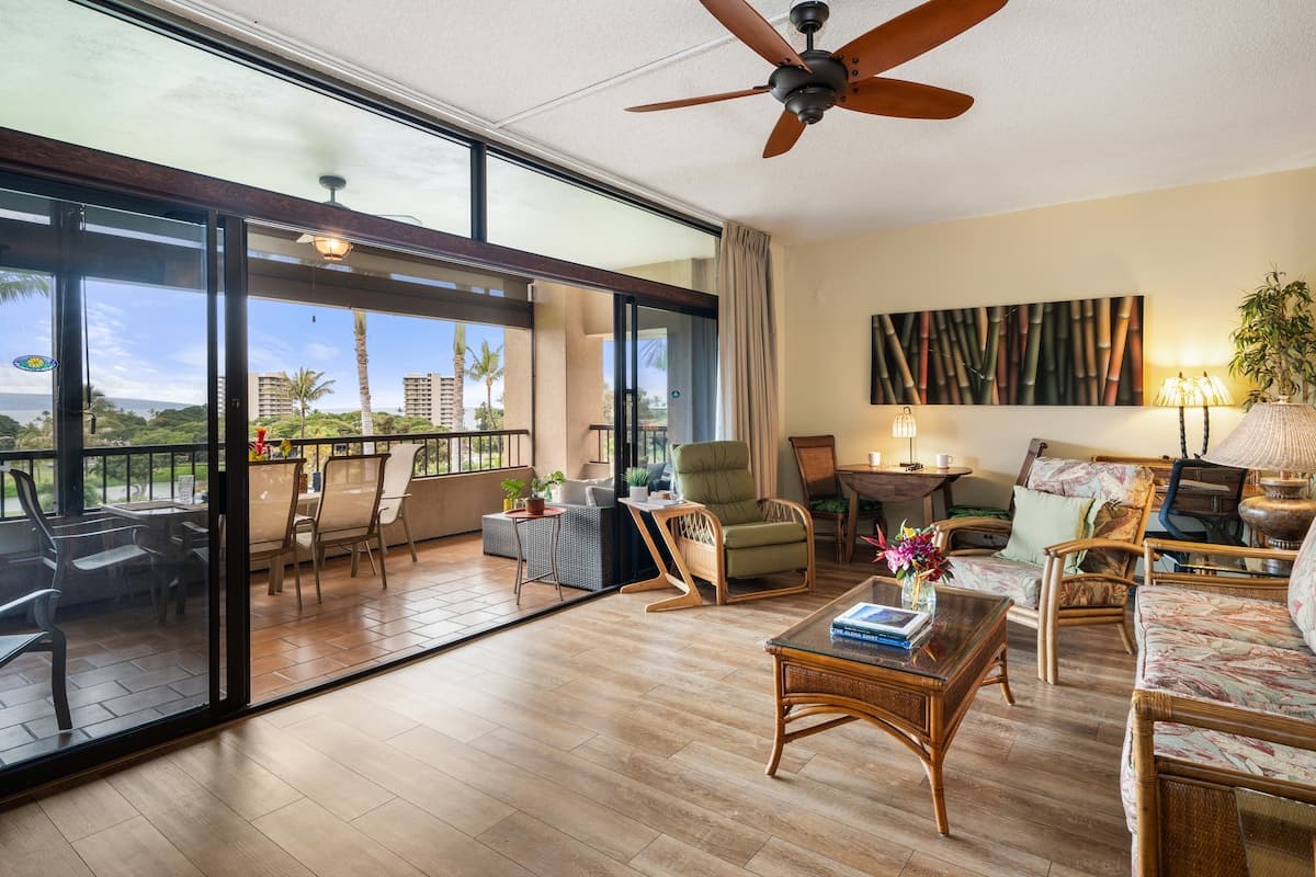 Condo in Lahaina · ★4.89 · 2 bedrooms · 3 beds · 2 baths - Photo 3