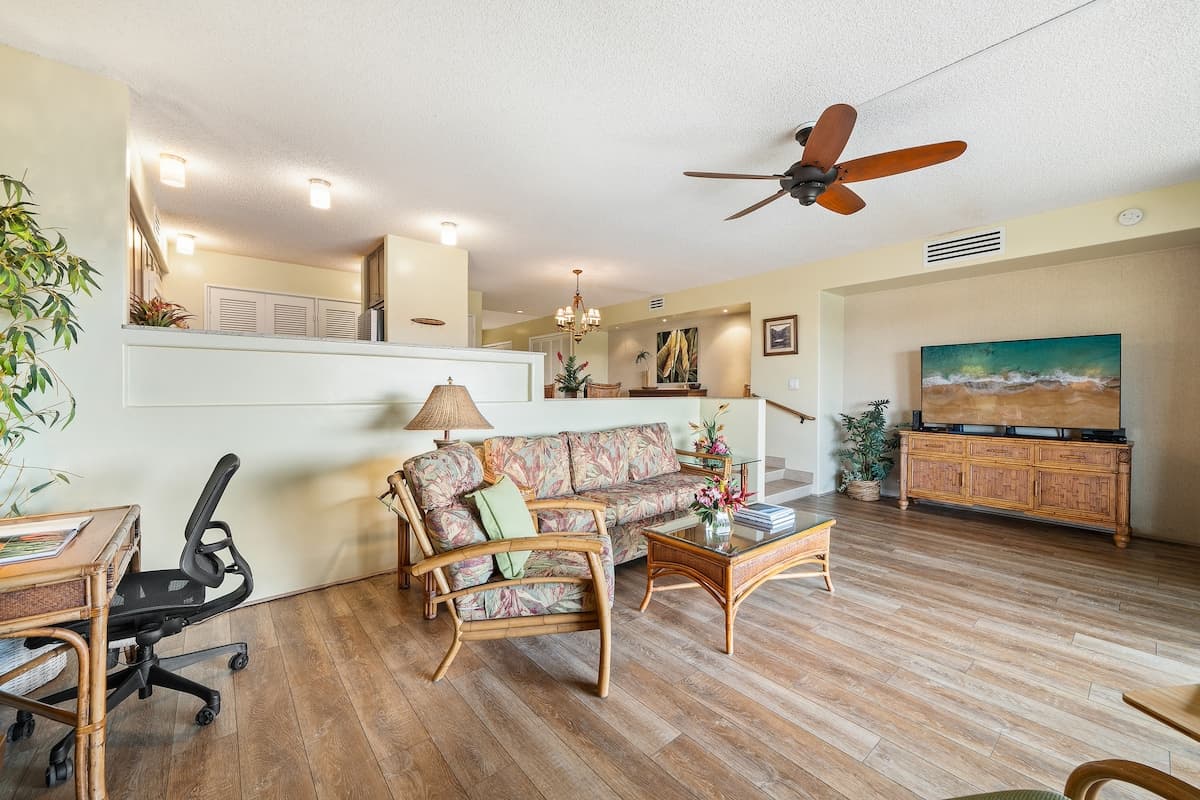Condo in Lahaina · ★4.89 · 2 bedrooms · 3 beds · 2 baths - Photo 5