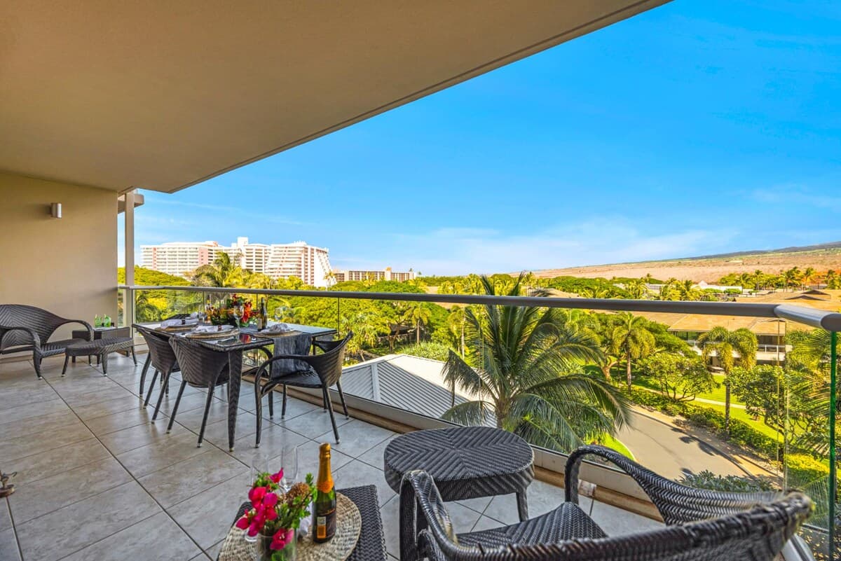Condo in Lahaina · ★5.0 · 1 bedroom · 2 beds · 1 bath - Photo 2