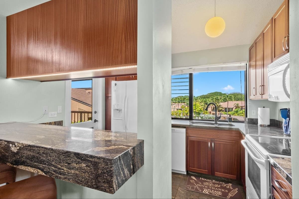 Condo in Kihei · ★5.0 · 1 bedroom · 1 bed · 2 baths - Photo 3