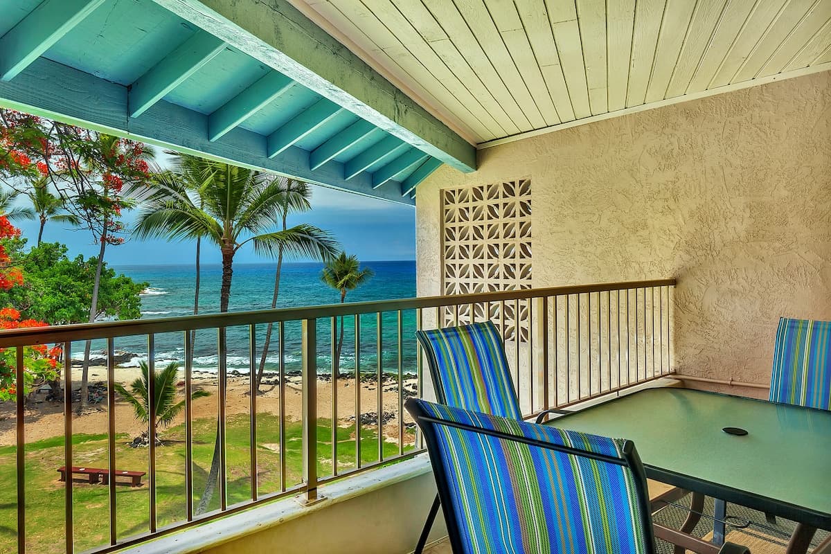 Condo in Kailua-Kona · ★4.5 · 1 bedroom · 2 beds · 1 shared bath - Photo 1
