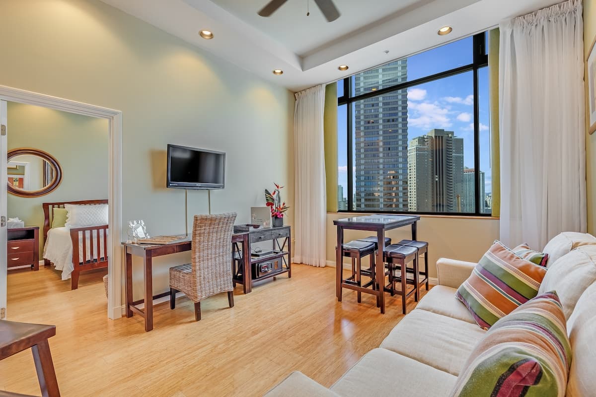 Condo in Honolulu · ★4.73 · 1 bedroom · 2 beds · 1 shared bath - Photo 3