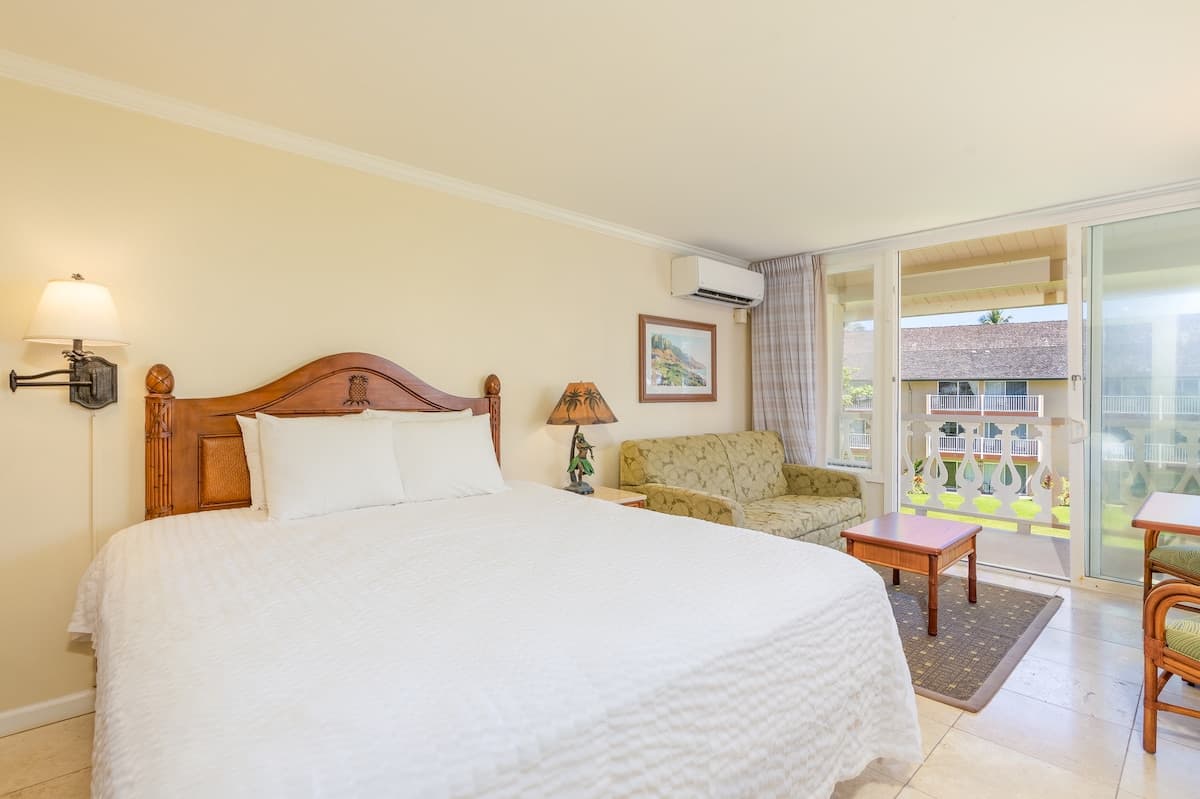 Condo in Kapaa · ★4.8 · Studio · 1 bed · 1 shared bath - Photo 4
