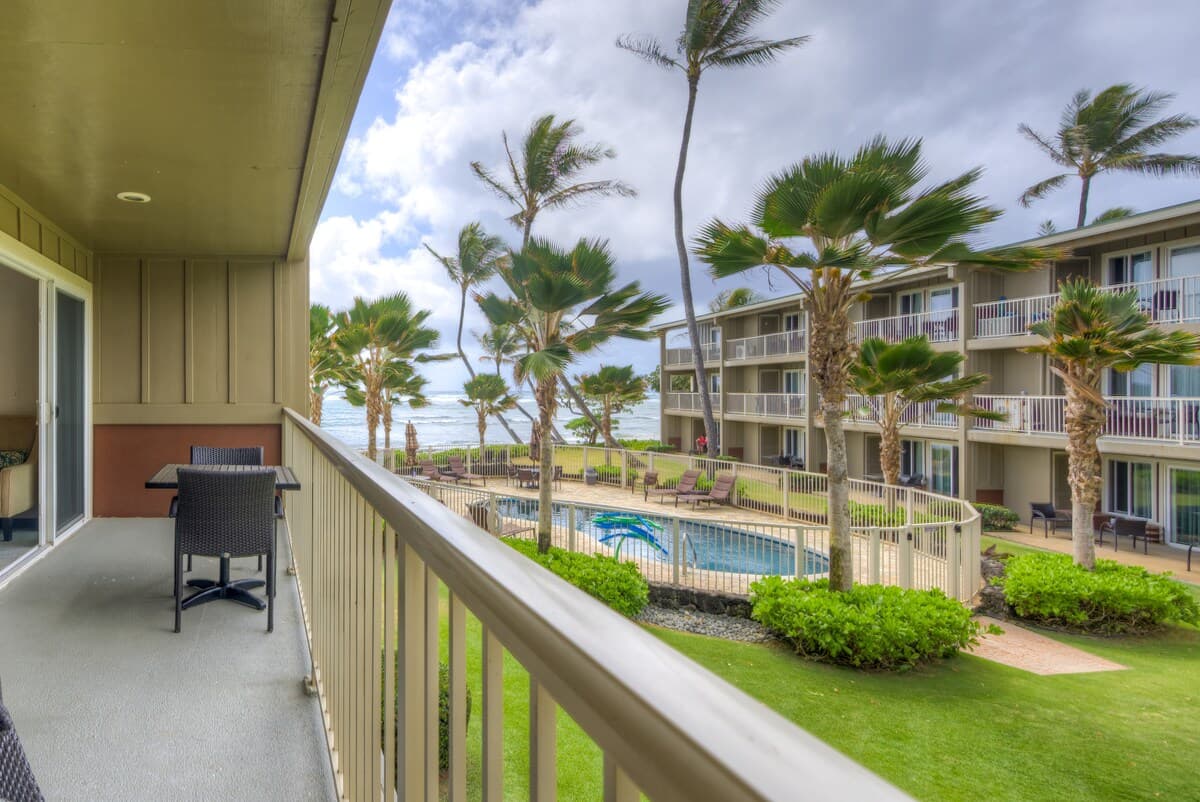Relaxed condo w/ lanai, pool & BBQ grill - Photo 5