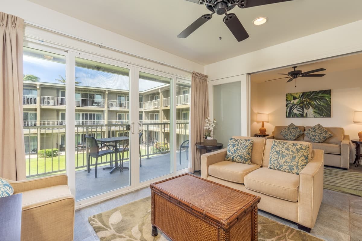 Relaxed condo w/ lanai, pool & BBQ grill - Photo 2