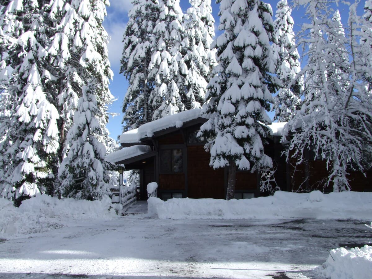Rocky Ridge End Unit, Forest Edge, Pool Access - Photo 2