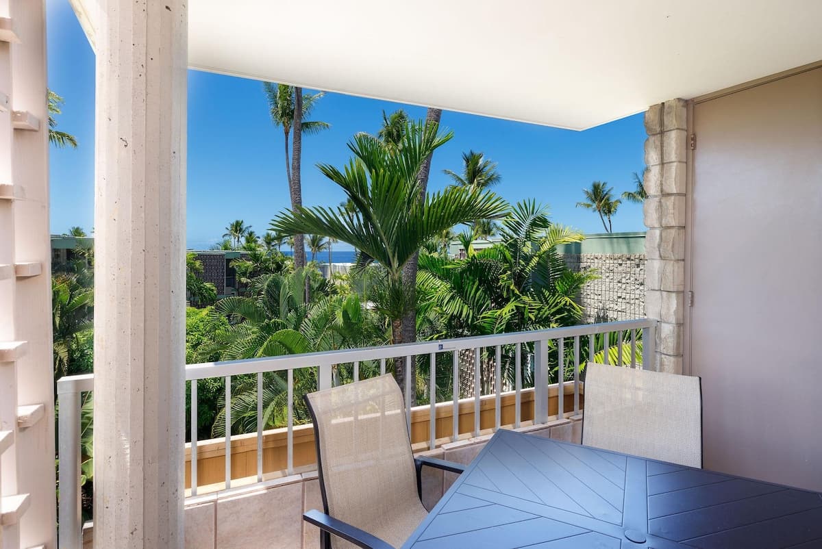 Condo in Kailua-Kona · ★4.78 · 1 bedroom · 2 beds · 1 private bath - Photo 3