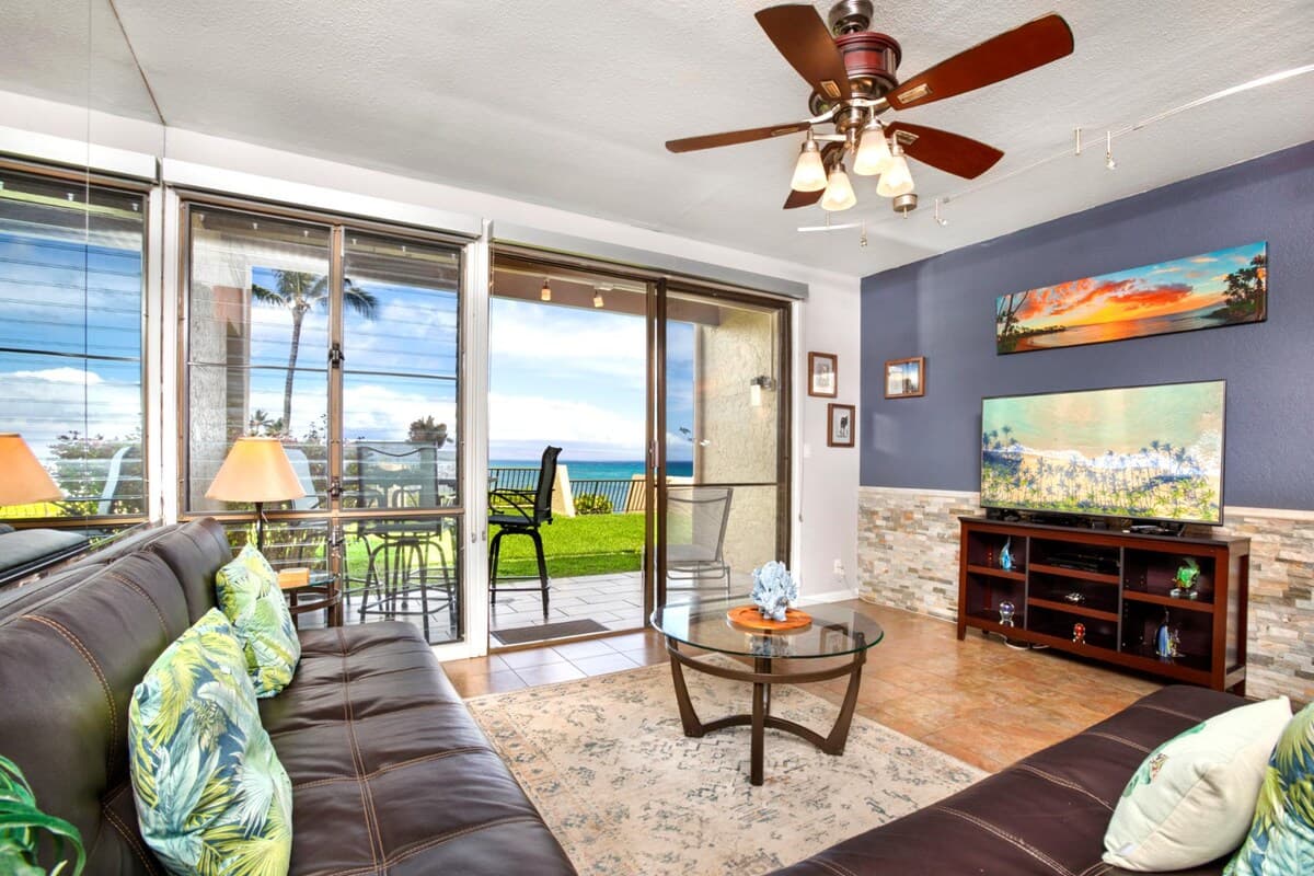 Condo in Lahaina · ★4.87 · 1 bedroom · 2 beds · 1 bath - Photo 5