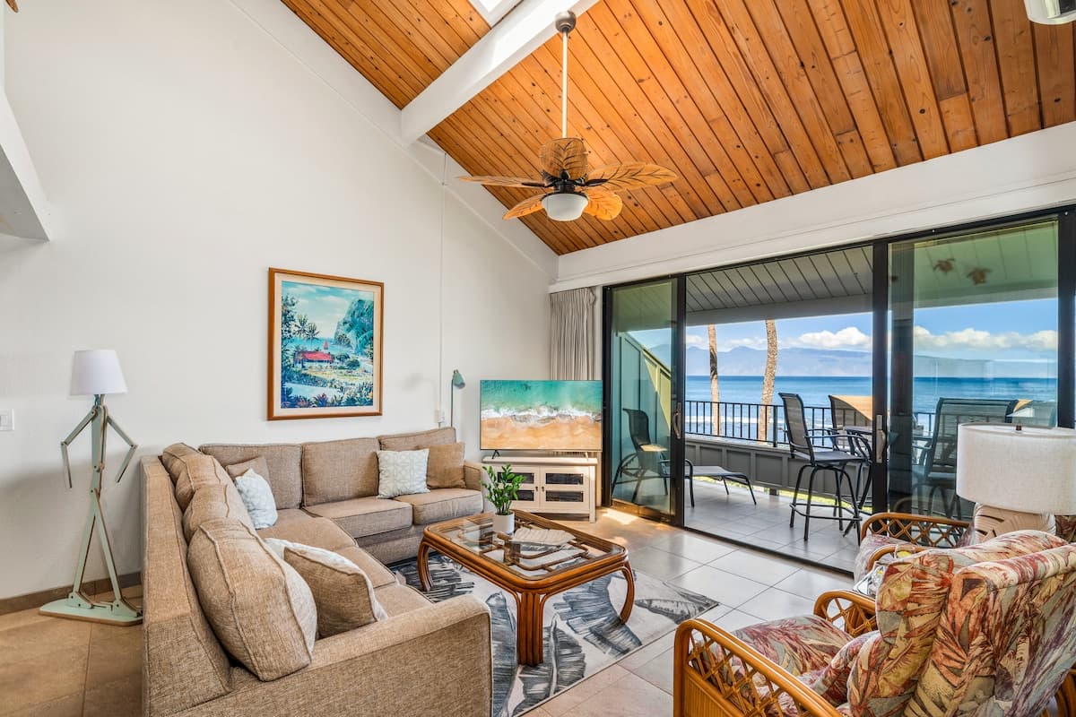 Condo in Lahaina · ★5.0 · 2 bedrooms · 3 beds · 2 baths - Photo 2