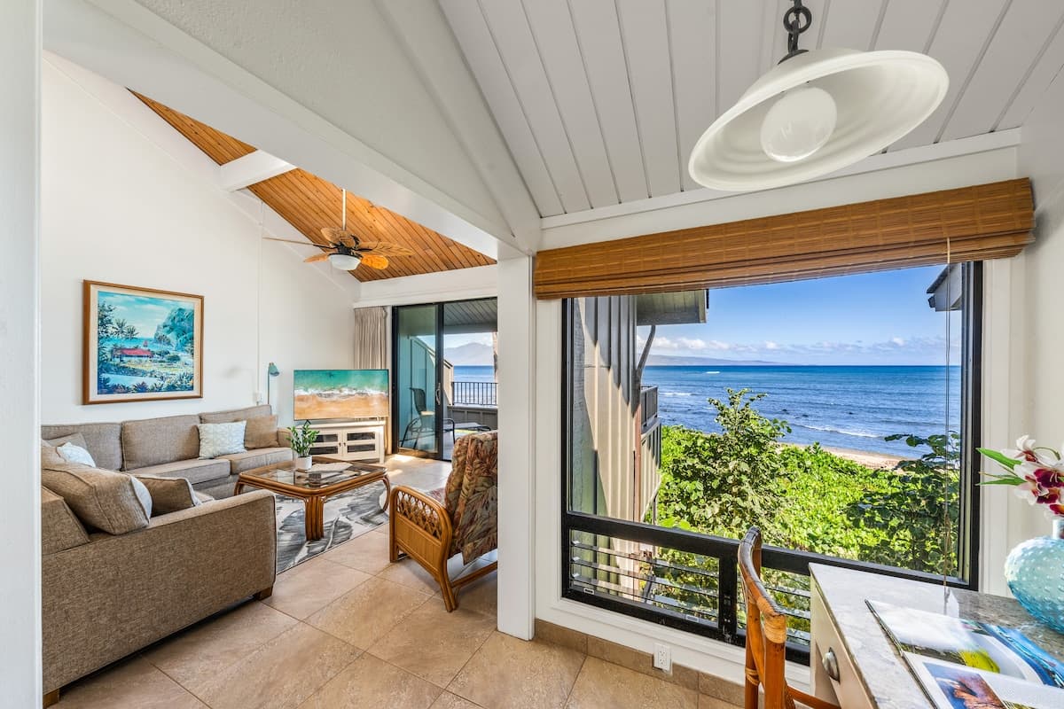 Condo in Lahaina · ★5.0 · 2 bedrooms · 3 beds · 2 baths - Photo 5