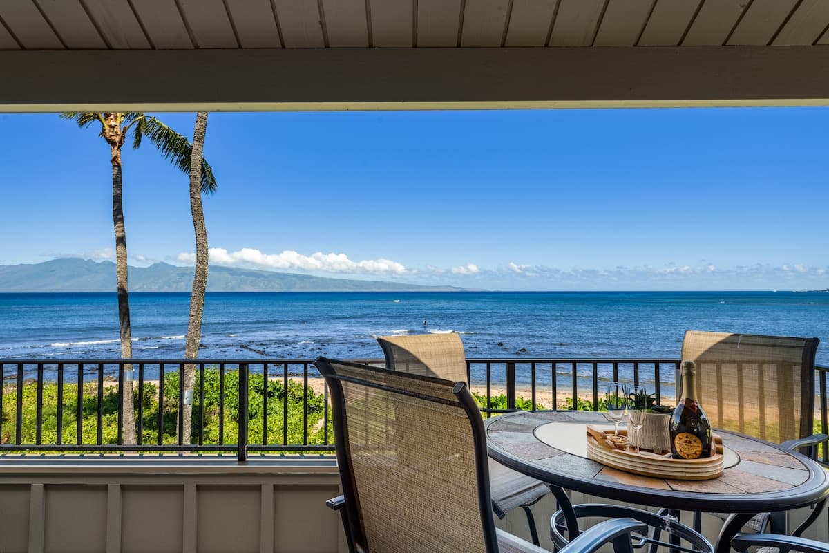 Condo in Lahaina · ★5.0 · 2 bedrooms · 3 beds · 2 baths - Photo 1