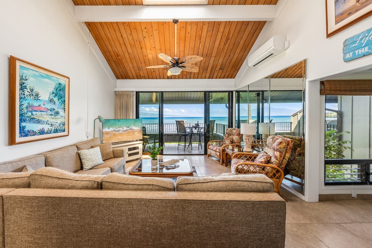 Condo in Lahaina · ★5.0 · 2 bedrooms · 3 beds · 2 baths - Photo 3