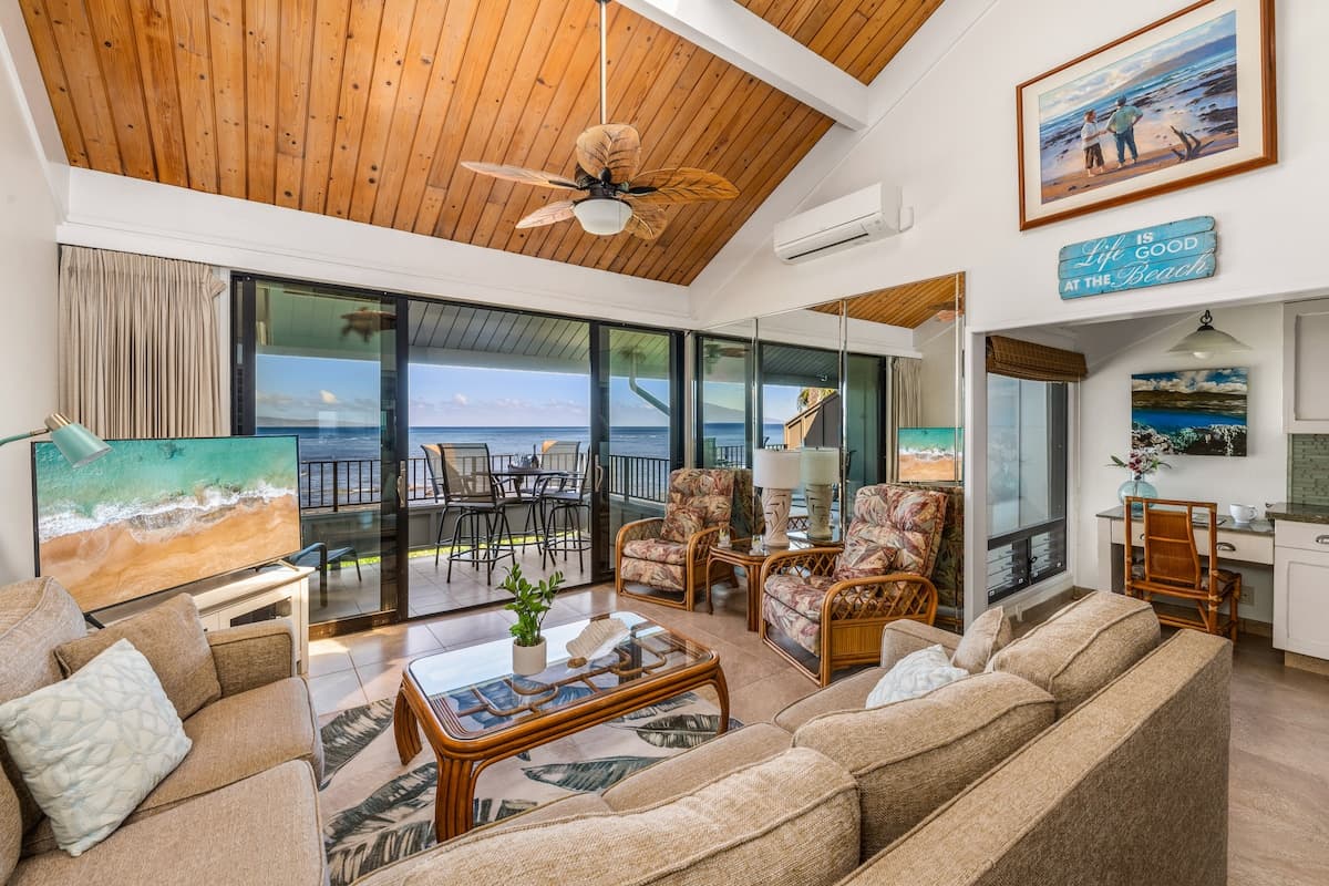 Condo in Lahaina · ★5.0 · 2 bedrooms · 3 beds · 2 baths - Photo 4