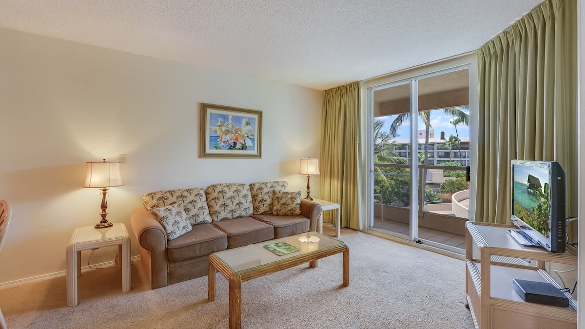Condo in Kihei · ★4.67 · 1 bedroom · 2 beds · 1 shared bath - Photo 2