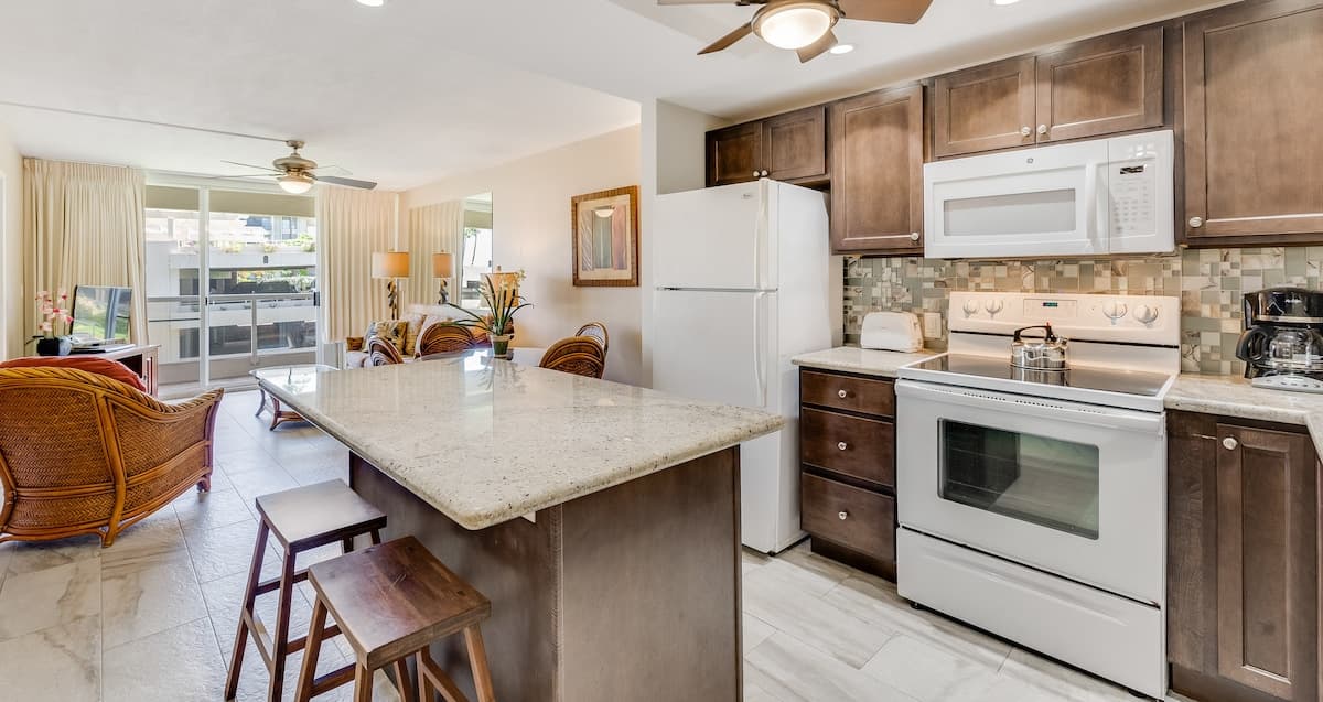 Condo in Kihei · ★4.33 · 1 bedroom · 2 beds · 2 baths - Photo 5