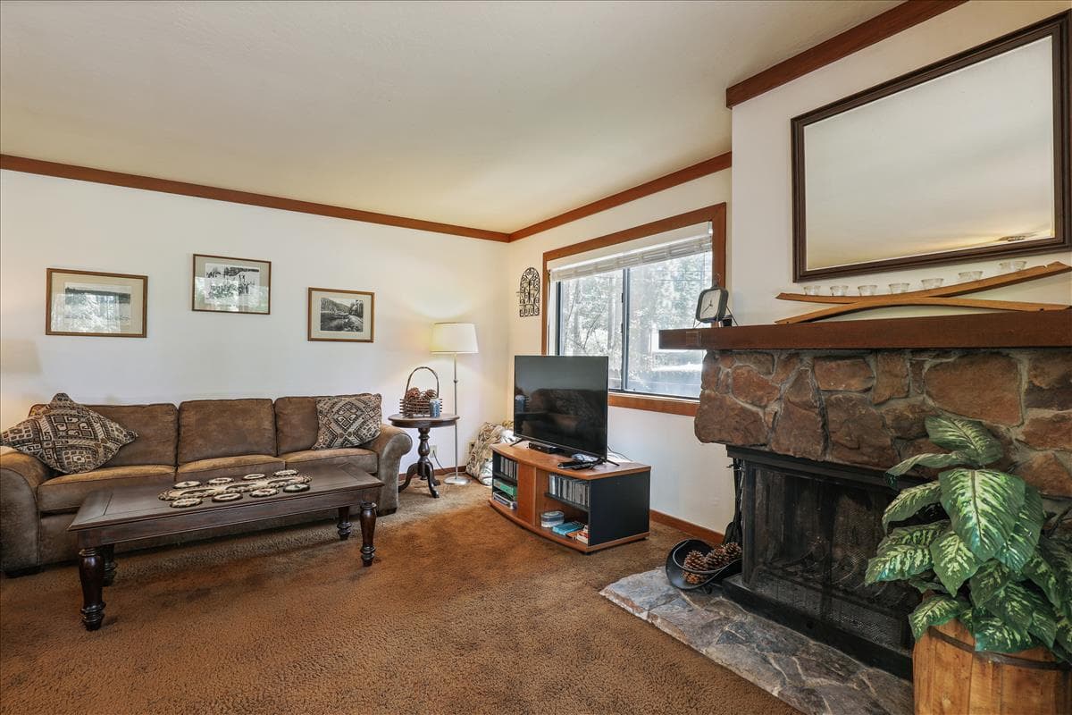 31-Night Stay Corner Unit w/ Fireplace & Pool - Photo 5