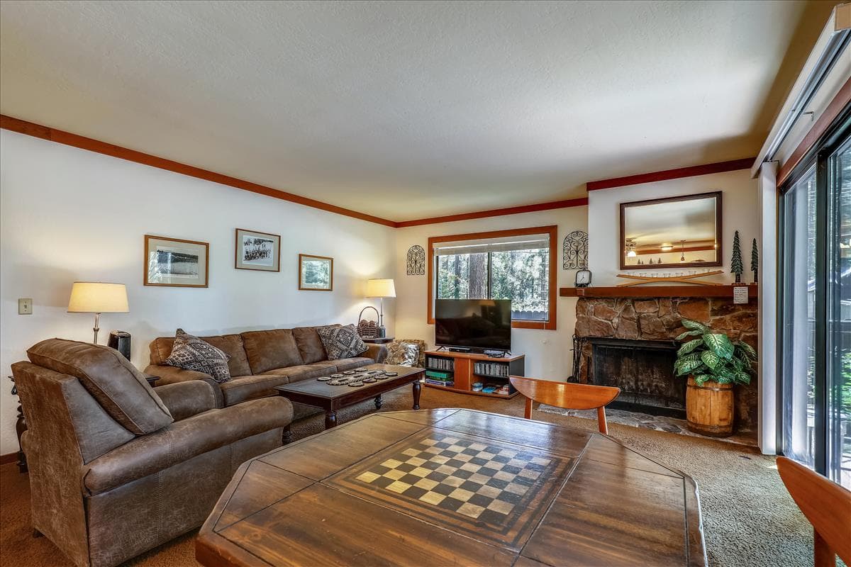 31-Night Stay Corner Unit w/ Fireplace & Pool - Photo 1