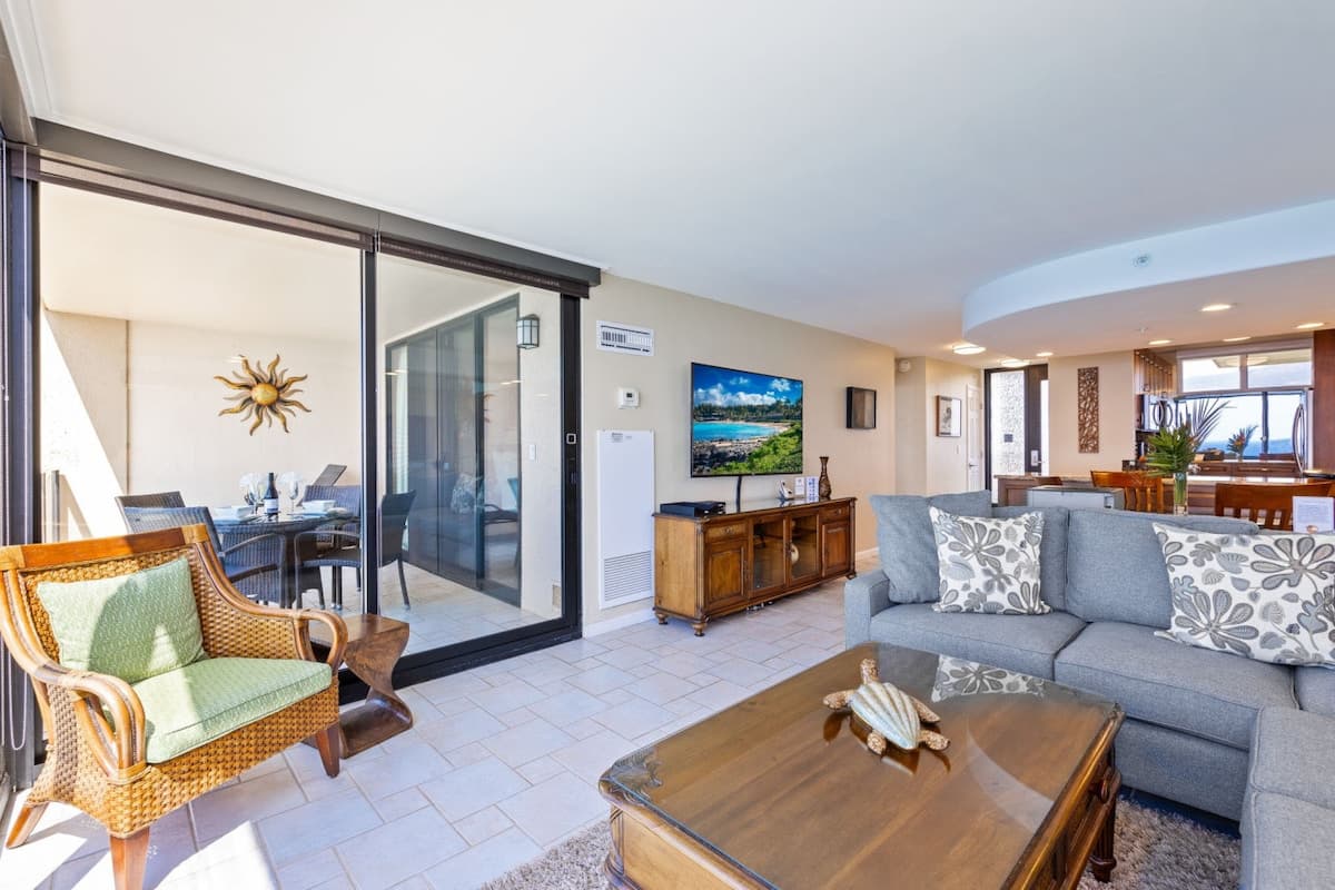 Condo in Lahaina · ★5.0 · 1 bedroom · 2 beds · 1 bath - Photo 4