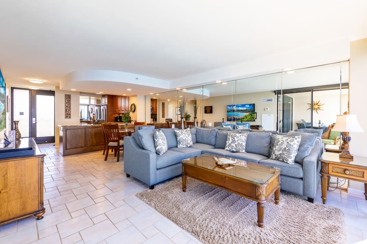 Condo in Lahaina · ★5.0 · 1 bedroom · 2 beds · 1 bath - Photo 3