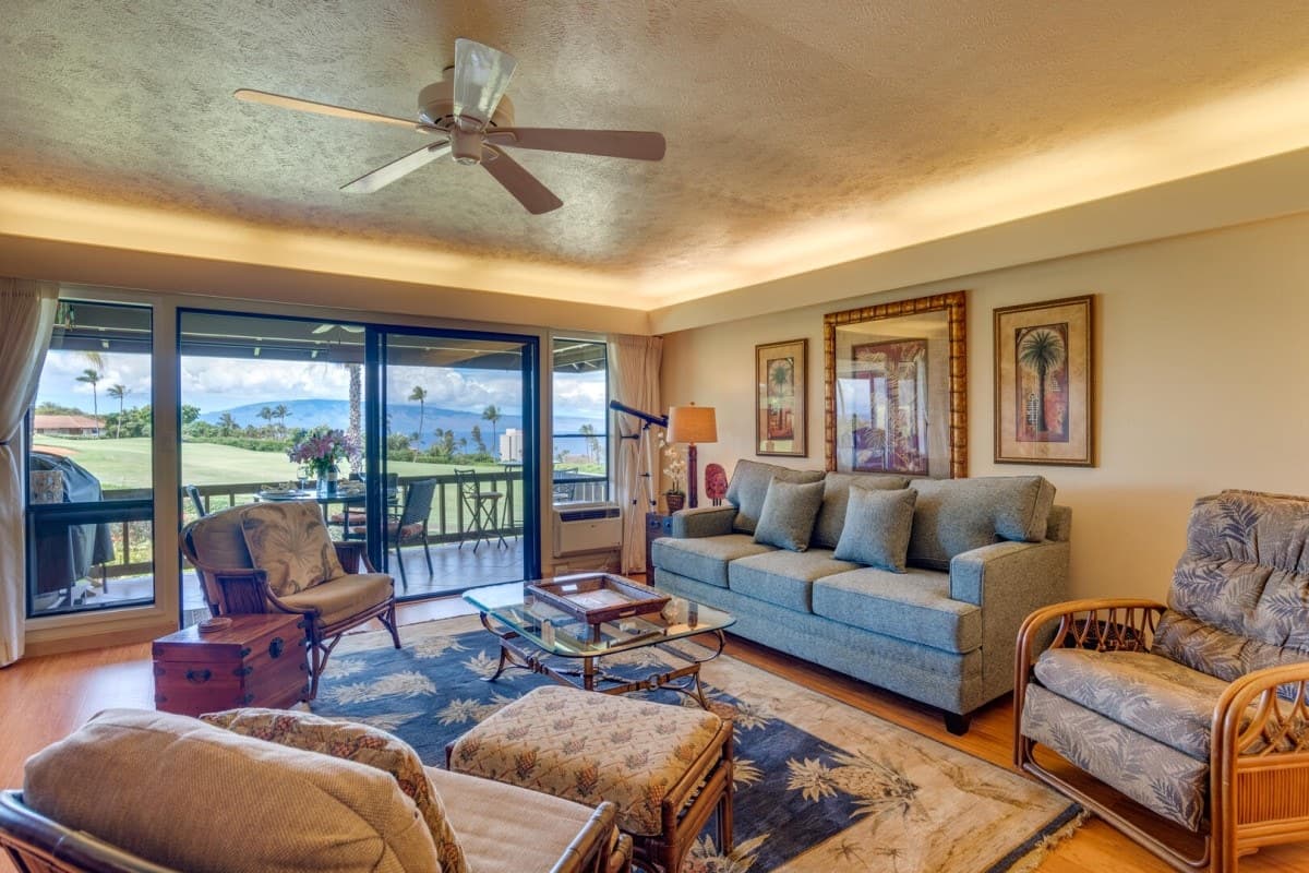 Condo in Lahaina · ★5.0 · 2 bedrooms · 4 beds · 2 baths - Photo 5
