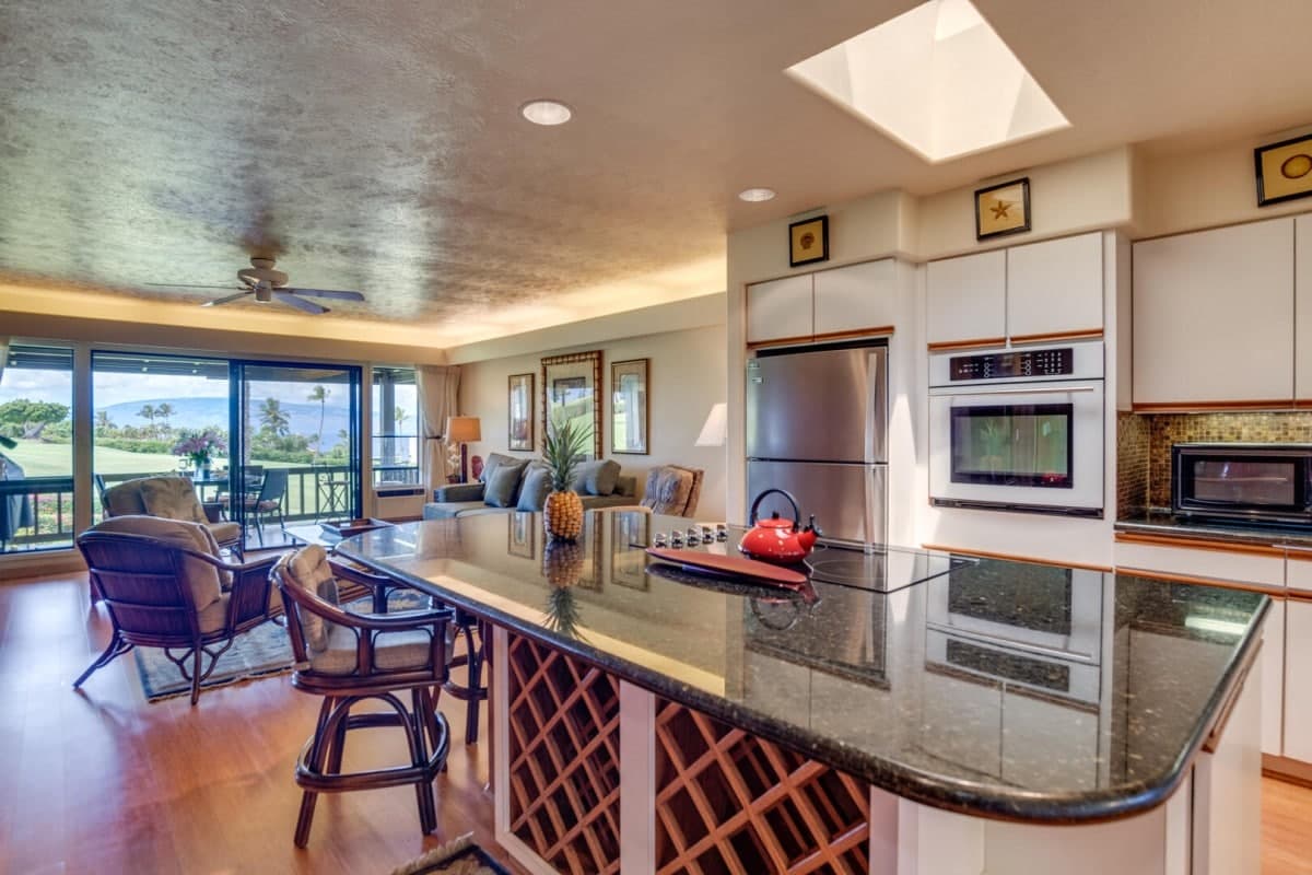 Condo in Lahaina · ★5.0 · 2 bedrooms · 4 beds · 2 baths - Photo 1