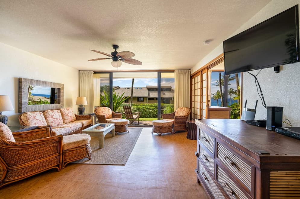 2BR retreat w/ workspace & TV - Photo 2