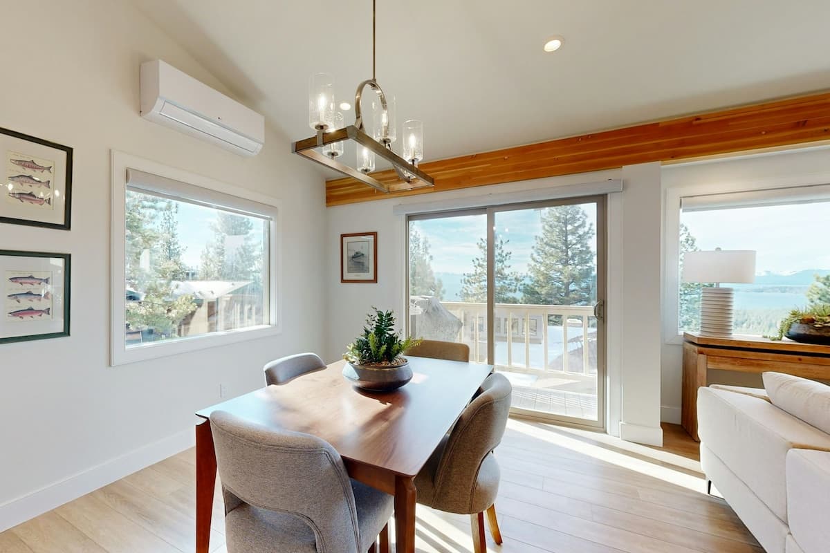 Townhouse in Incline Village · ★4.75 · 2 bedrooms · 4 beds · 2 private baths - Photo 5