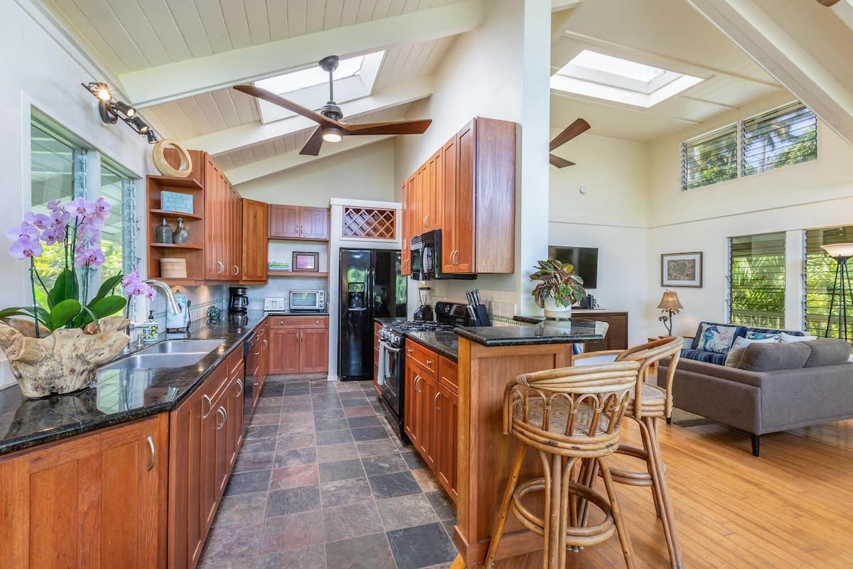 Hale Alealea Beach House, one house back from Kepu - Photo 5