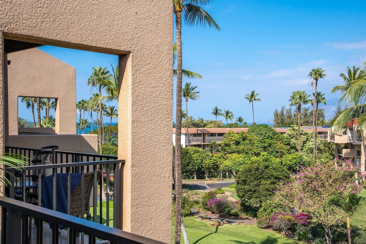 Condo in Kihei · ★5.0 · 2 bedrooms · 3 beds · 2 private baths - Photo 4
