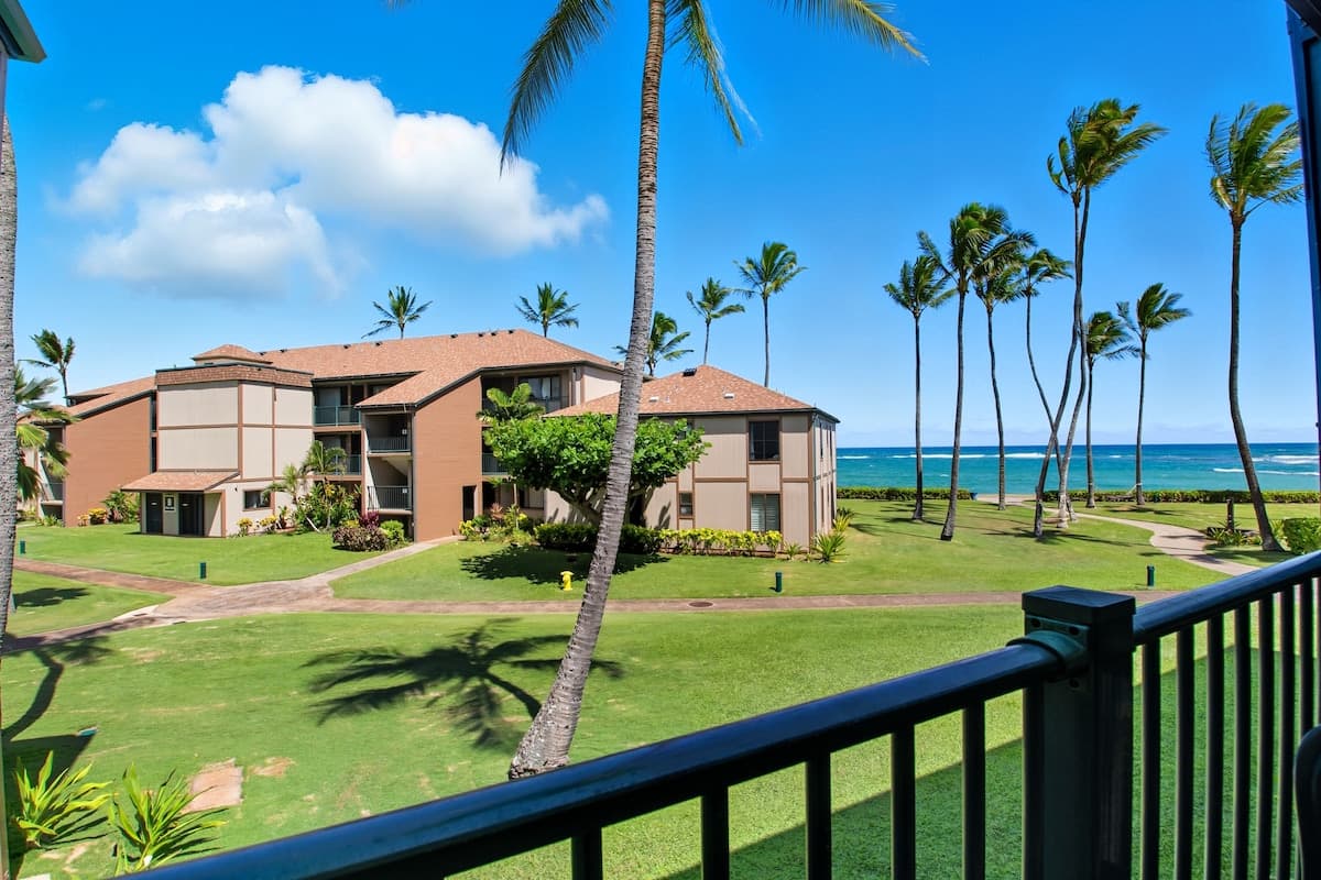 Condo in Kapaa · ★4.86 · 1 bedroom · 1 bed · 1 shared bath - Photo 2