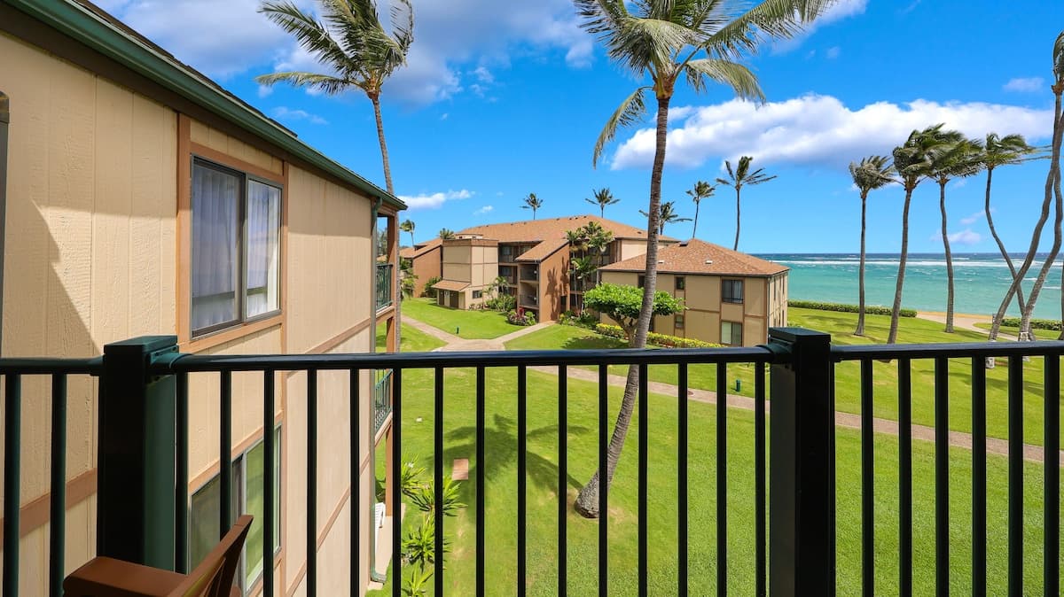 Condo in Kapaa · ★4.69 · 1 bedroom · 2 beds · 1 shared bath - Photo 3