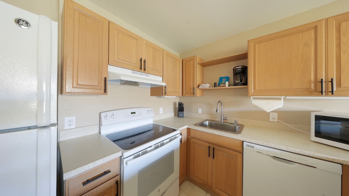 Condo in Kapaa · ★4.69 · 1 bedroom · 2 beds · 1 shared bath - Photo 5