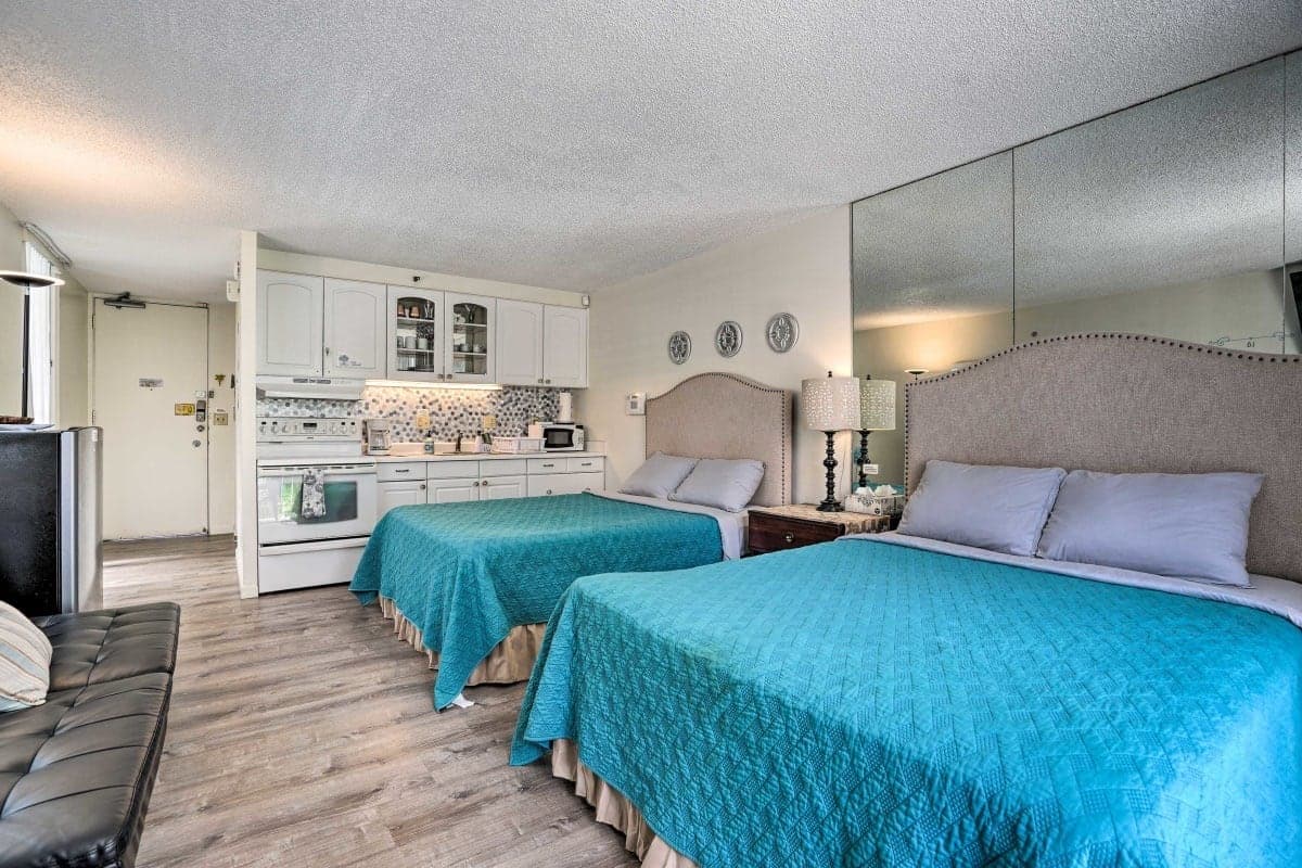 4th floor Marine Surf Studio with 2 queen beds - Photo 1