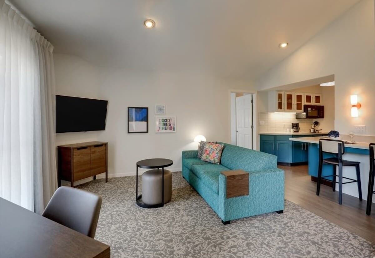 Spacious Sunnyvale Hotel Suite with Kitchen & Pool - Photo 1