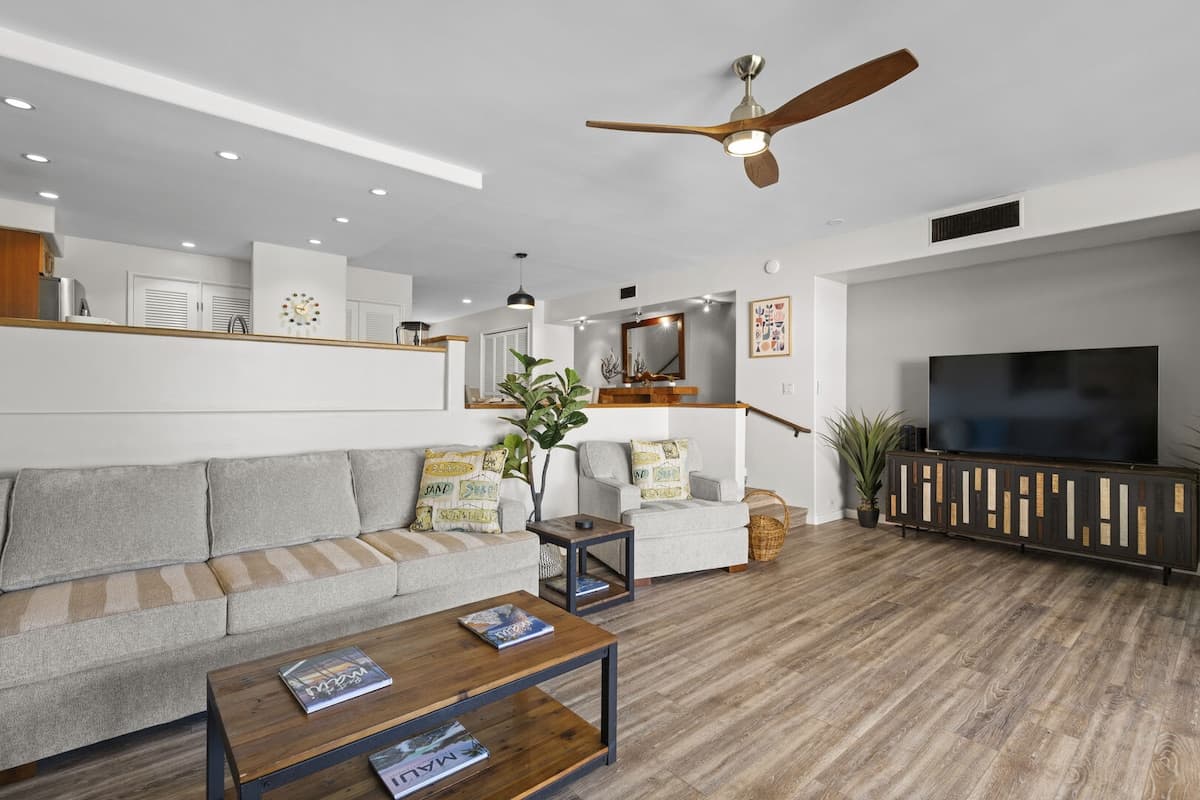 Home in Lahaina · ★4.86 · 2 bedrooms · 2 beds · 2 private baths - Photo 3