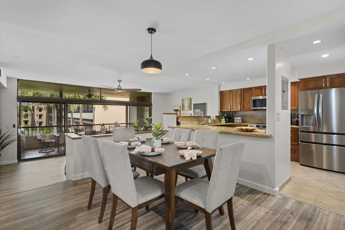 Home in Lahaina · ★4.86 · 2 bedrooms · 2 beds · 2 private baths - Photo 5