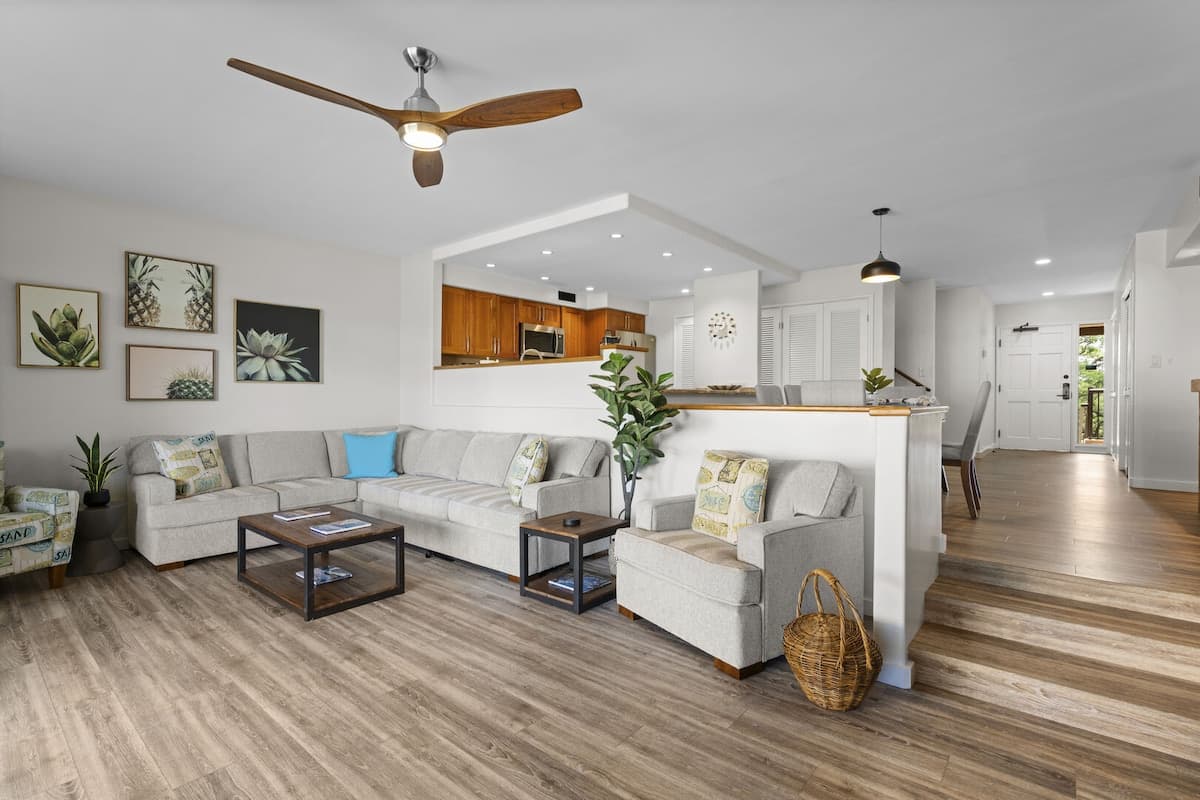 Home in Lahaina · ★4.86 · 2 bedrooms · 2 beds · 2 private baths - Photo 4