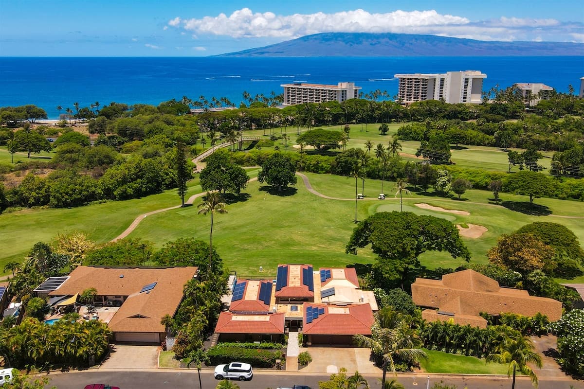 Home in Lahaina · ★4.79 · 3 bedrooms · 8 beds · 2.5 baths - Photo 5
