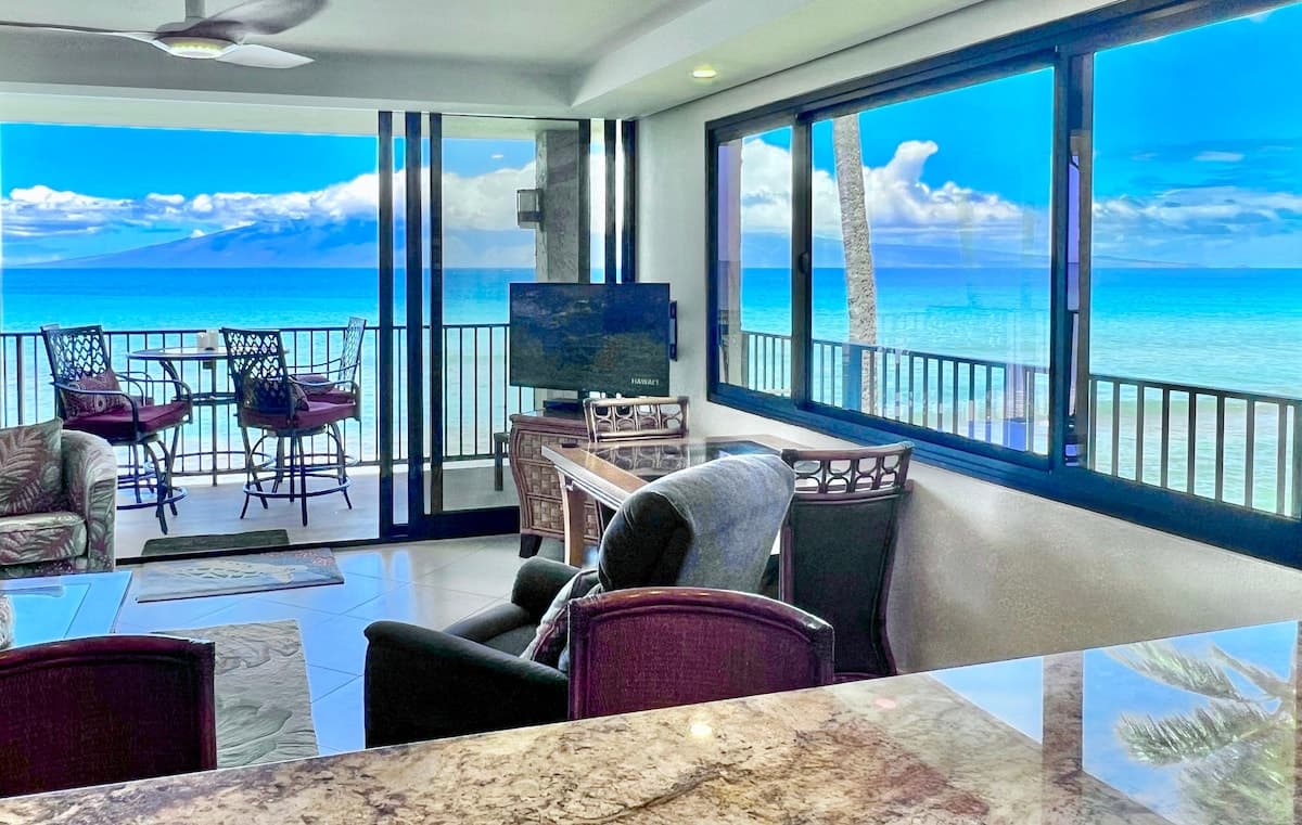 Condo in Lahaina · ★4.91 · 1 bedroom · 2 beds · 1 private bath - Photo 3