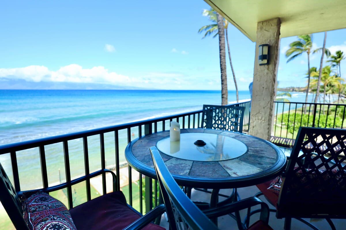 Condo in Lahaina · ★4.91 · 1 bedroom · 2 beds · 1 private bath - Photo 4