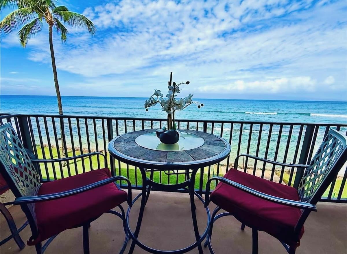 Condo in Lahaina · ★4.91 · 1 bedroom · 2 beds · 1 private bath - Photo 2