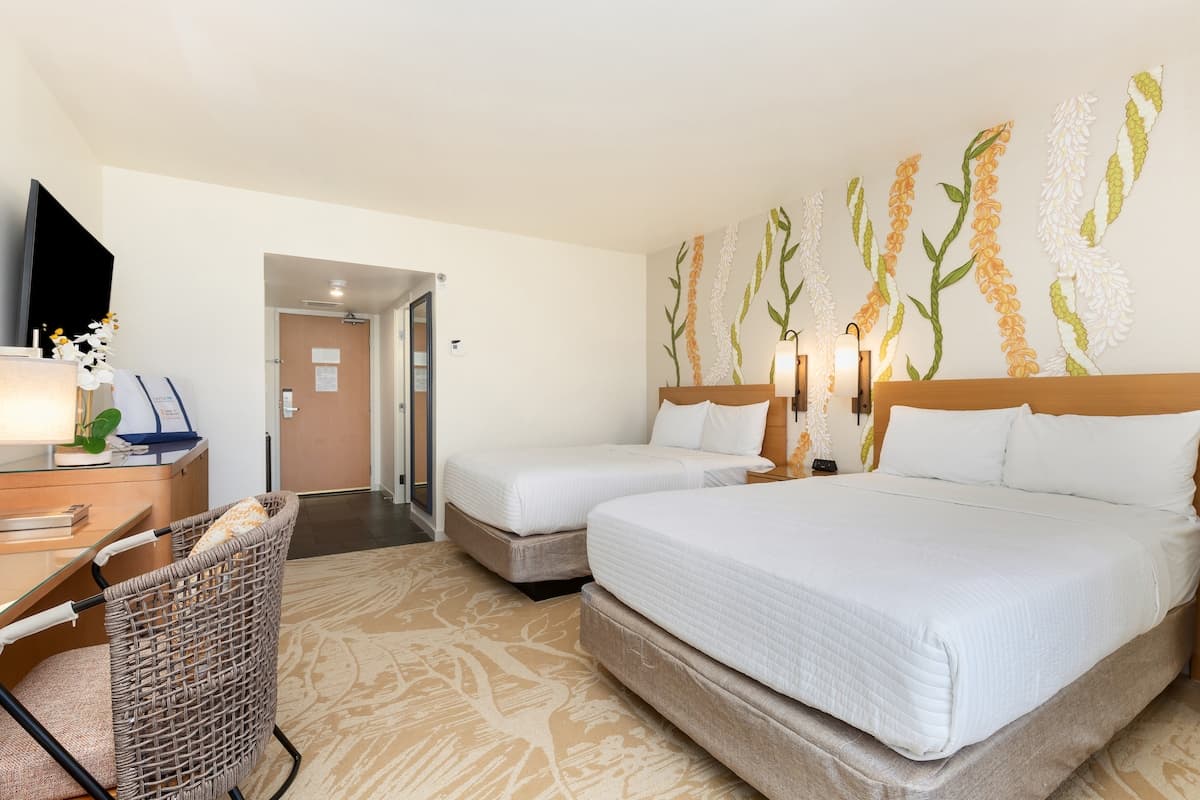 Hotel in Honolulu · ★4.38 · Studio · 2 beds · 1 shared bath - Photo 2