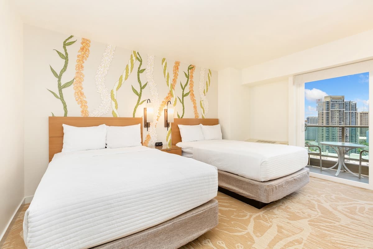 Hotel in Honolulu · ★4.38 · Studio · 2 beds · 1 shared bath - Photo 4