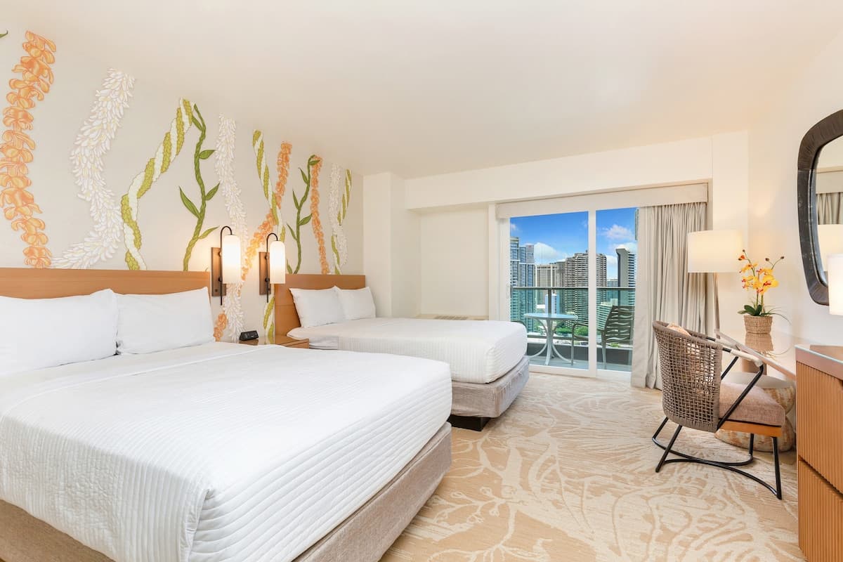 Hotel in Honolulu · ★4.38 · Studio · 2 beds · 1 shared bath - Photo 1