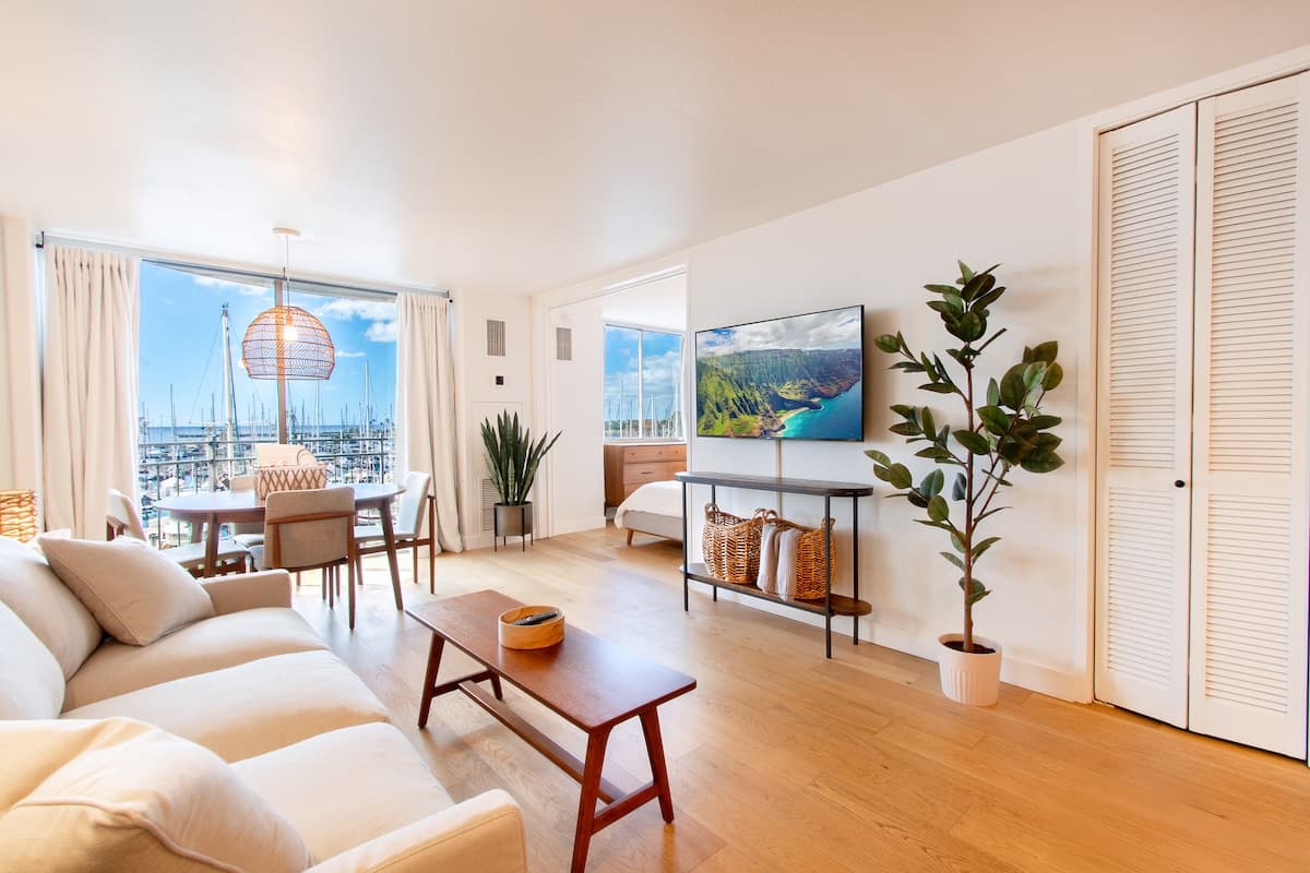 Coastal Chic Condo with Ocean View & Full Kitchen - Photo 4