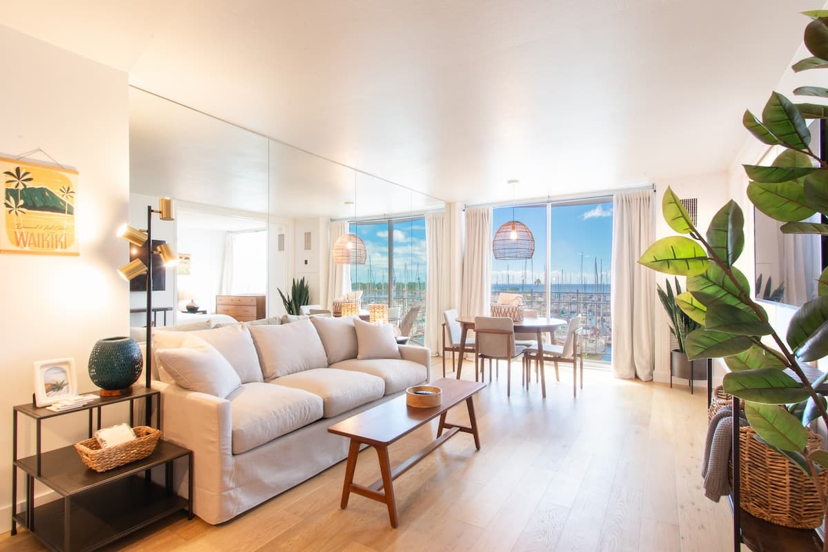 Coastal Chic Condo with Ocean View & Full Kitchen - Photo 5