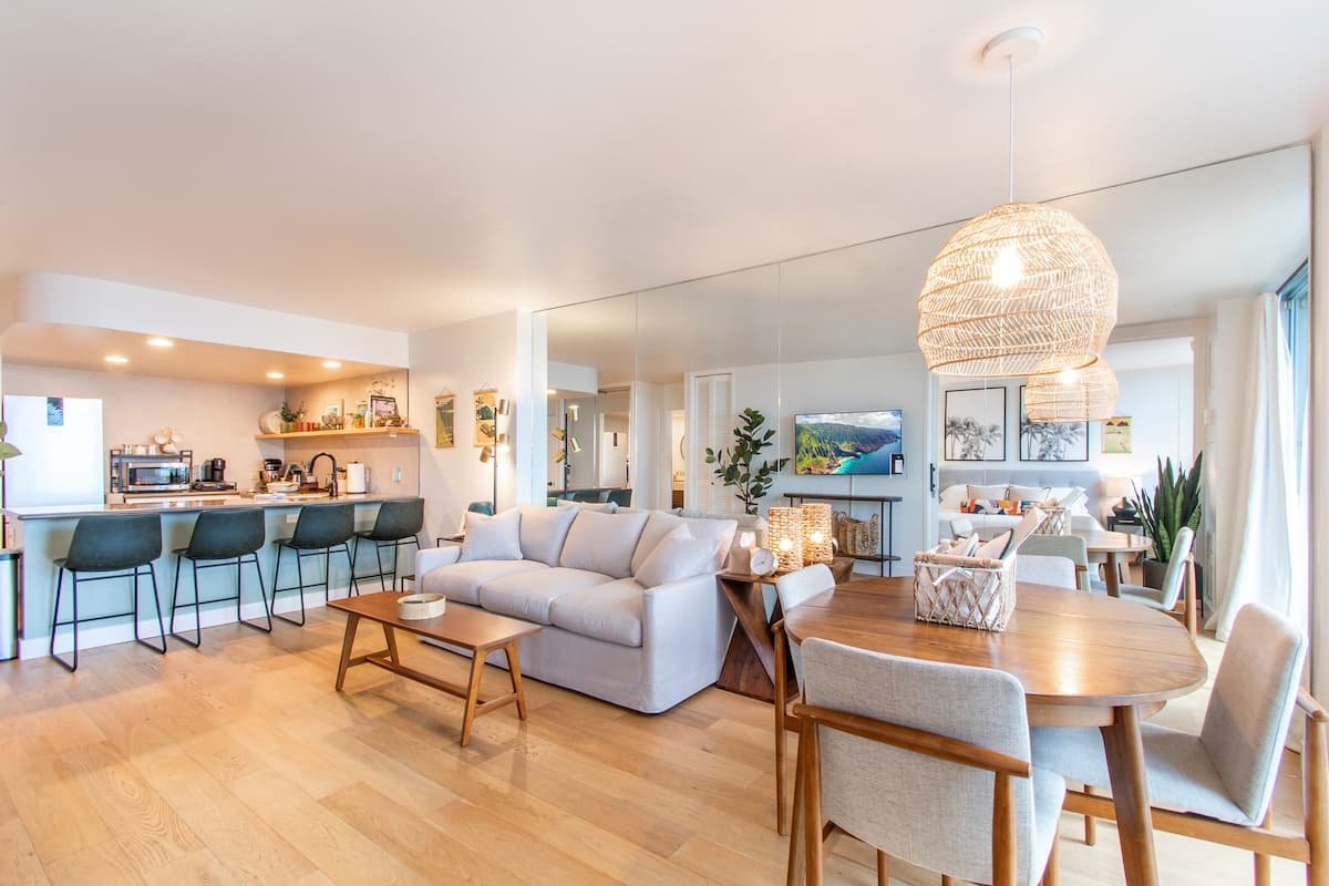 Coastal Chic Condo with Ocean View & Full Kitchen - Photo 3