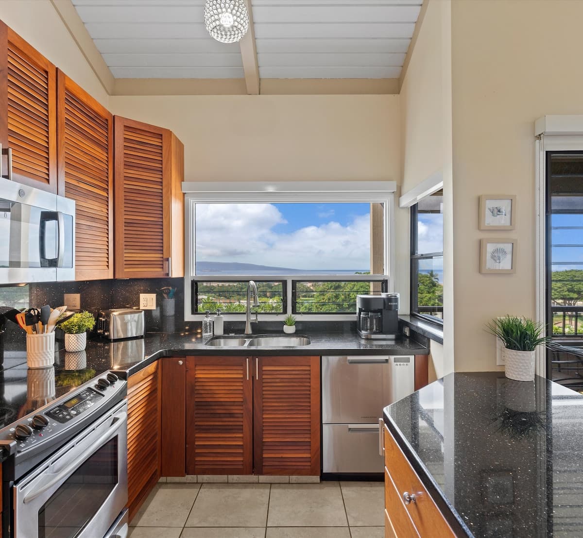 Condo in Kihei · ★4.43 · 2 bedrooms · 3 beds · 2 shared baths - Photo 3