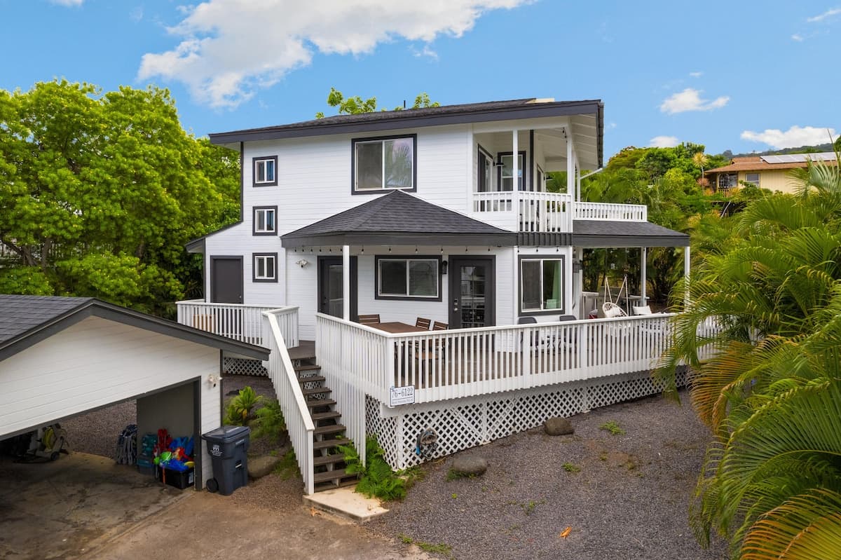 Home in Kailua-Kona · ★4.69 · 3 bedrooms · 5 beds · 2 private baths - Photo 1