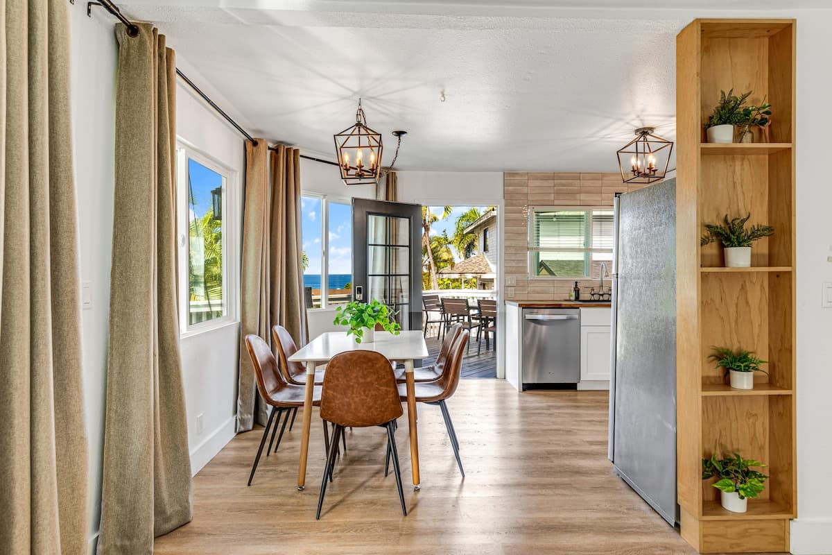 Home in Kailua-Kona · ★4.69 · 3 bedrooms · 5 beds · 2 private baths - Photo 4